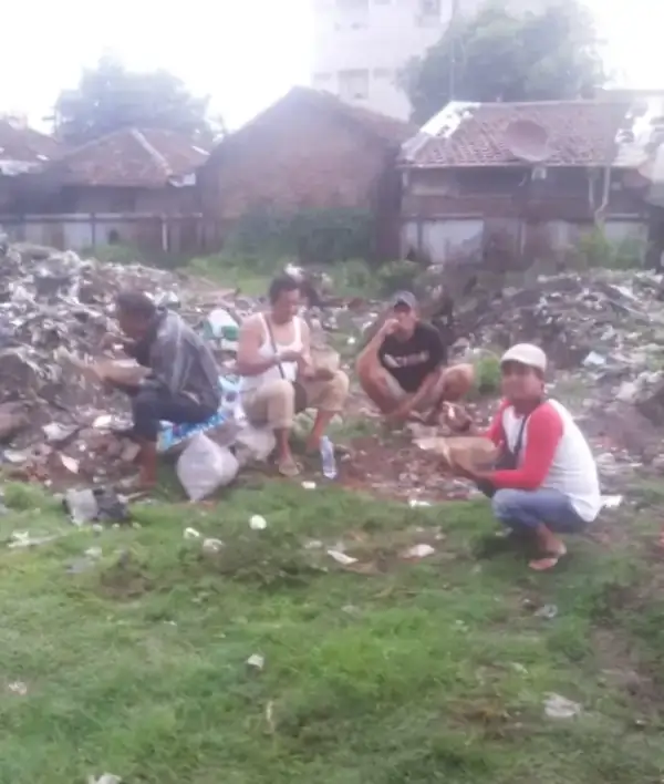 Sampah Lapangan Tengah